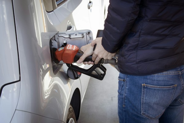 The Best Time To Fill Up Your Gas Tank 1 img