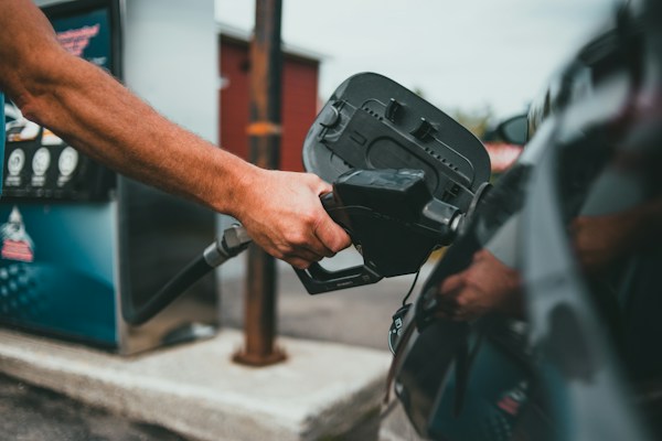 The Best Time To Fill Up Your Gas Tank 2 img